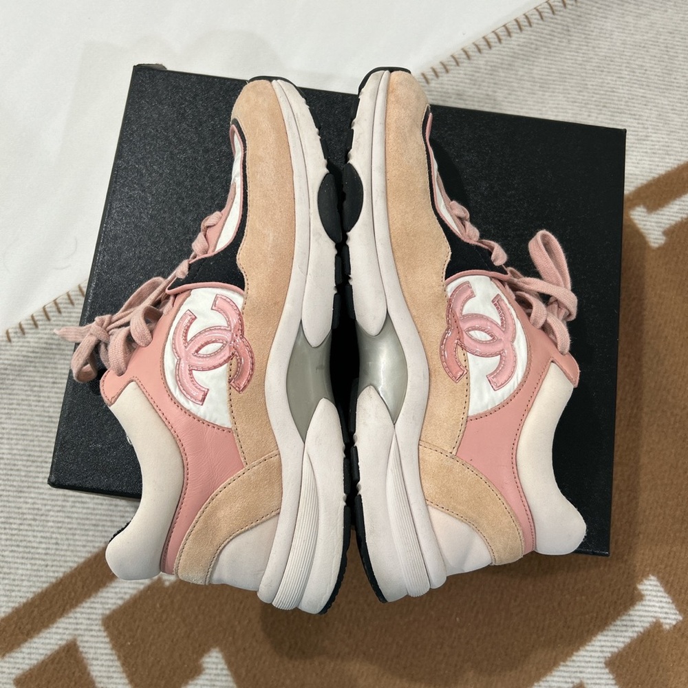 Chanel 19C black and pink suede sneakers - Picture 4 of 10